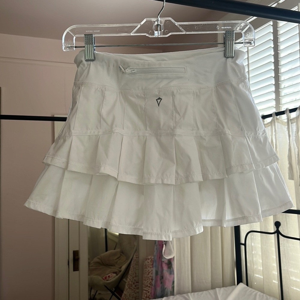 Ivivia white skirt
